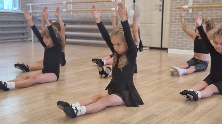 Партерная гимнастика в детской группе