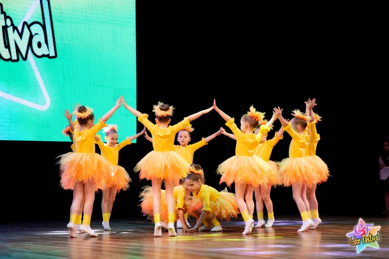 Детский танец на конкурсе