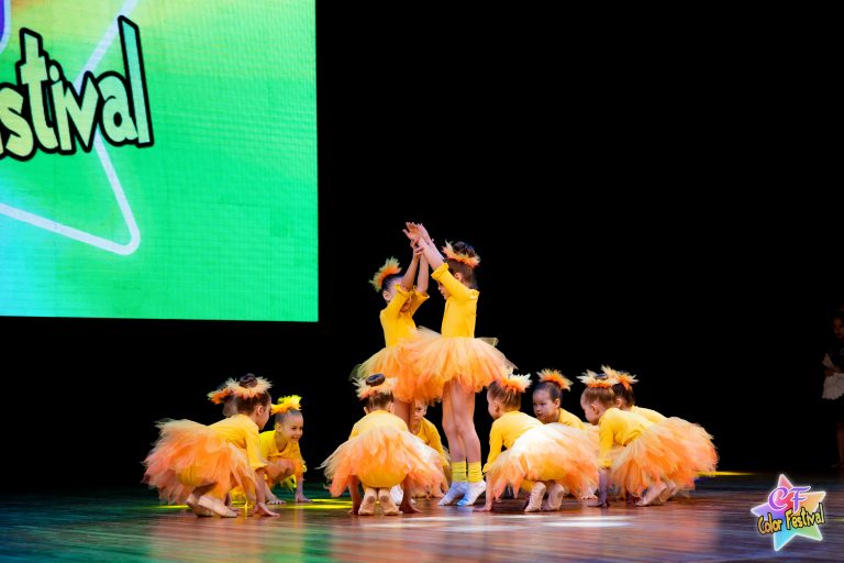 Дети выступают