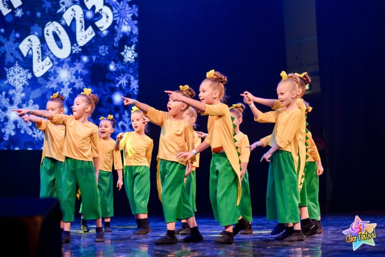 Дети выступают