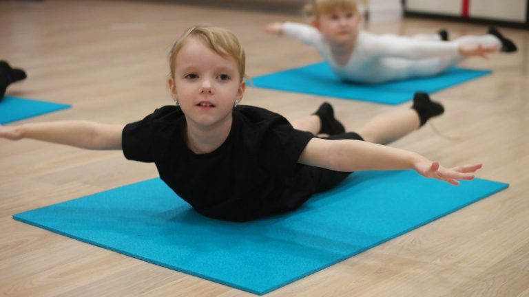 Партерная гимнастика на ковриках