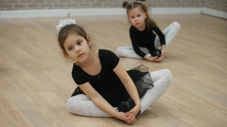 Кристина на уроке танца