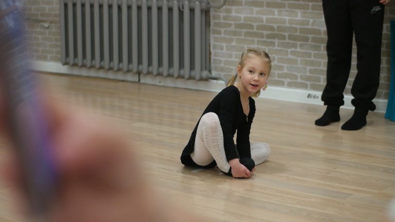 Дети на уроке танца