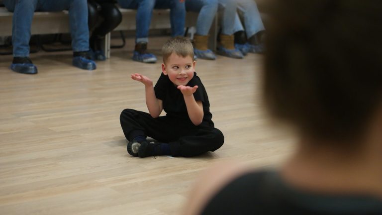 Давид на растяжке