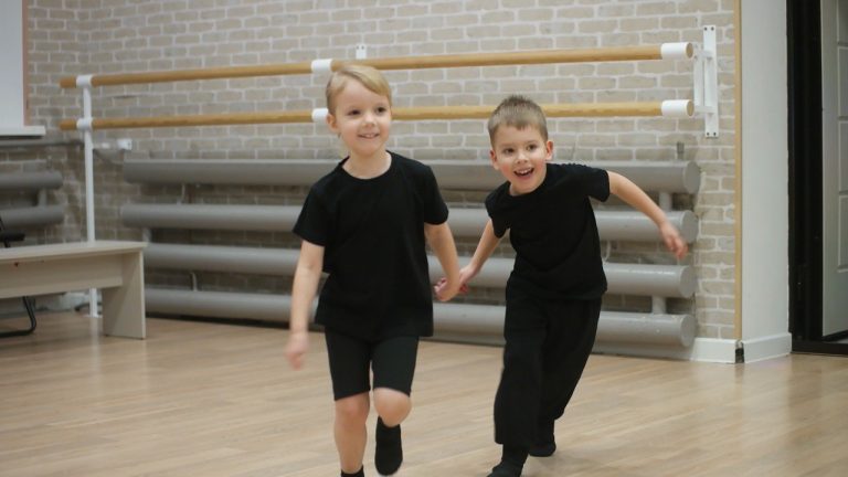 Дети перед открытым уроком для родителей