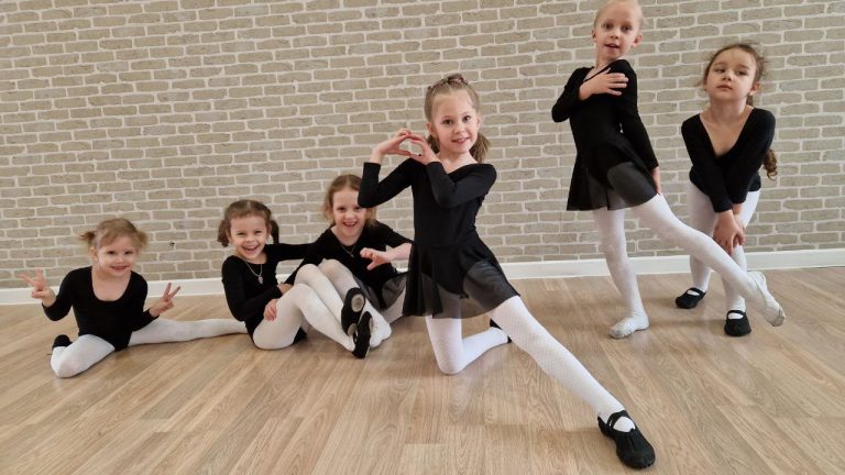 Дети на танцевальной репетиции