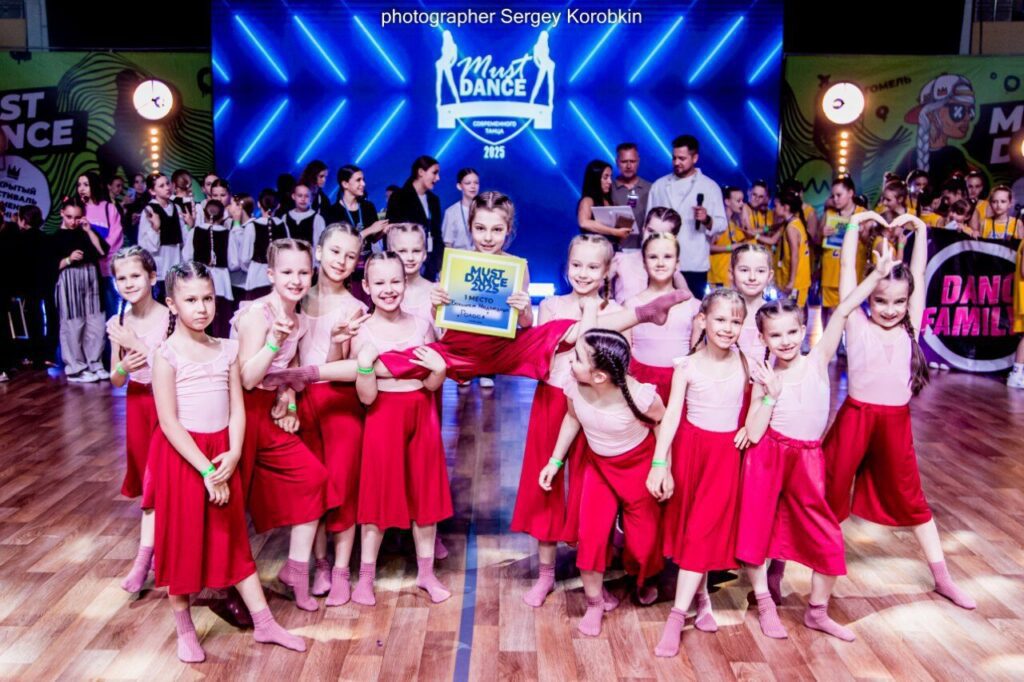 Взяли первое место на конкурсе танца