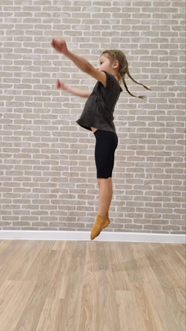 Участница студии танца "Большая медведица" Стефания Лапицкая