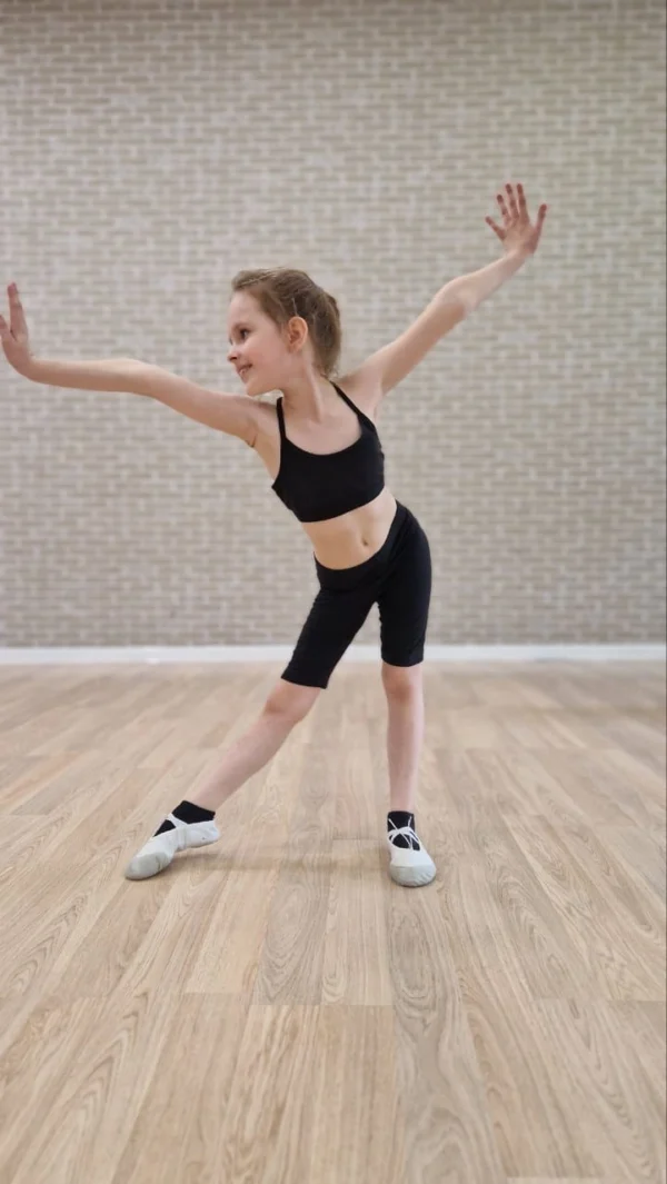 Участница студии танца "Большая медведица" София Моисеенко