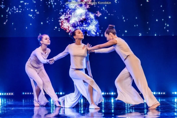 Современный танец для подростков в студии "Большая медведица"