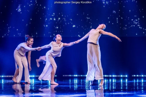 Современная хореография - танец "Проба пера"