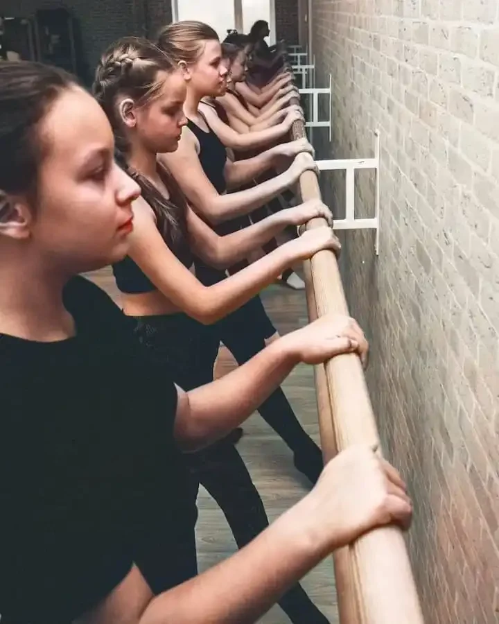 Занятие в школе танцев Большая Медеведица